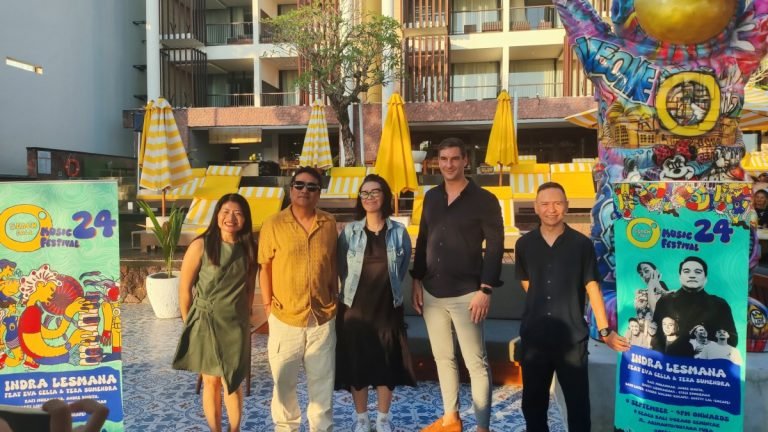 Komang Puspawati, Director Food and Beverage Grand Seminyak, didampingi Arlagan, Director of Marketing, Igor Raicevic, General Manager, dan musisi legendaris Indra Lesmana saat konferensi pers pada Rabu, 24 Juli 2024