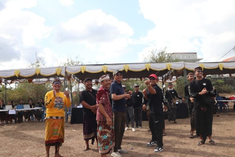 Wabup Suiasa Apresiasi Konsistensi Yowana Jimbaran Gelar Lomba Layang-Layang Menega Kite Festival III