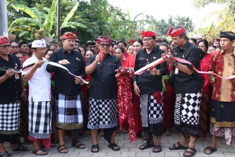 Bupati Tabanan Resmikan Jalan Desa Sepanjang 278 Meter di Banjar Tandan Penawing
