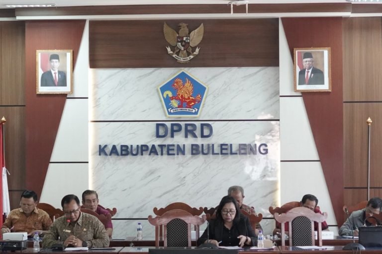 Suasana rapat Badan Anggaran (Banggar) DPRD Buleleng dengan TAPD dan Inspektorat DPRD Buleleng yang bertempat di Ruang Gabungan Komisi Gedung DPRD Buleleng.