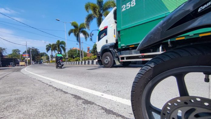 Tips Aman Berkendara di Jalan Beton dari Astra Motor Bali