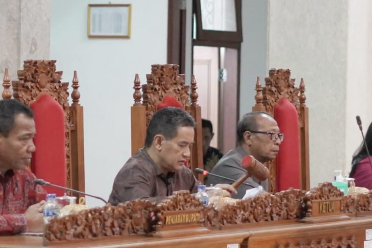 Suasana rapat Paripurna dengan agenda Penyampaian Pandangan Umum Fraksi Dewan Buleleng.