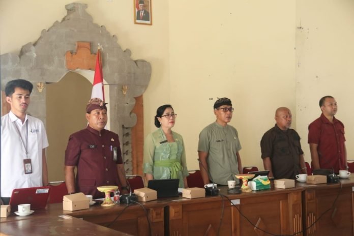 Suasana rapat koordinasi mengenai pendistribusian pupuk bersubsidi yang diselenggarakan di ruang pertemuan Dinas Pertanian Kabupaten Buleleng, pada Kamis, 4 Juli 2024.