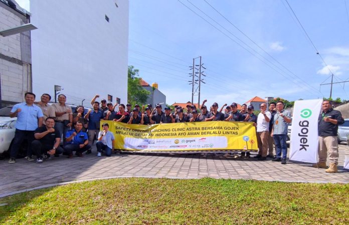 AstraWorld Gelar Safety Driving Coaching Clinic untuk Mitra Gojek di Bali