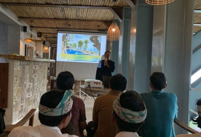 Suasana pelatihan dan pembekalan kepada seluruh karyawan Maha Hills Resort Lovina.