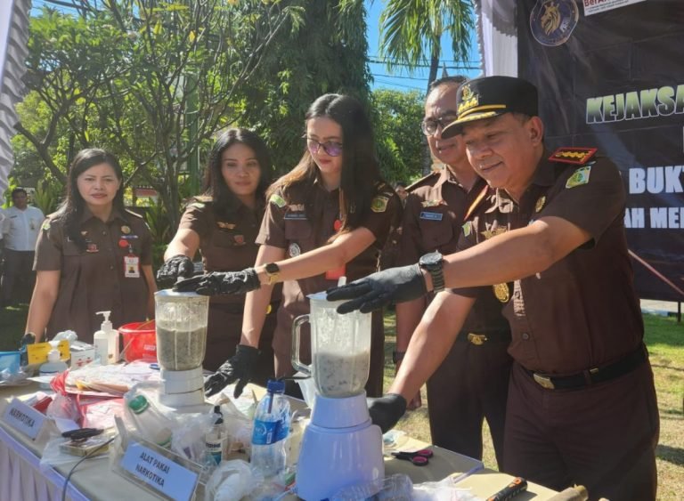 Proses pemusnahan barang bukti yang sudah dinyatakan berkekuatan hukum tetap (incracht) dengan cara diblender.