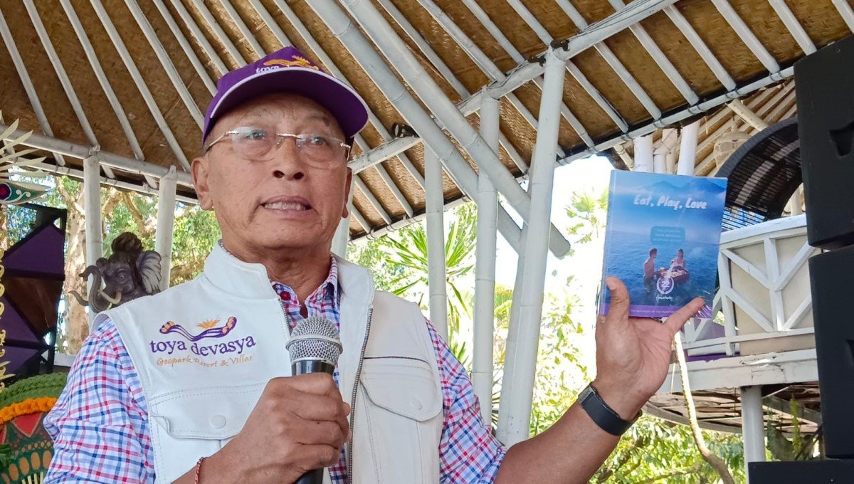 Founder dan GM Toya Devasya Geopark & Resort, I Ketut Mardjana saat memaparkan rencana besar tentang Story Nomics dan Goes Digital. 