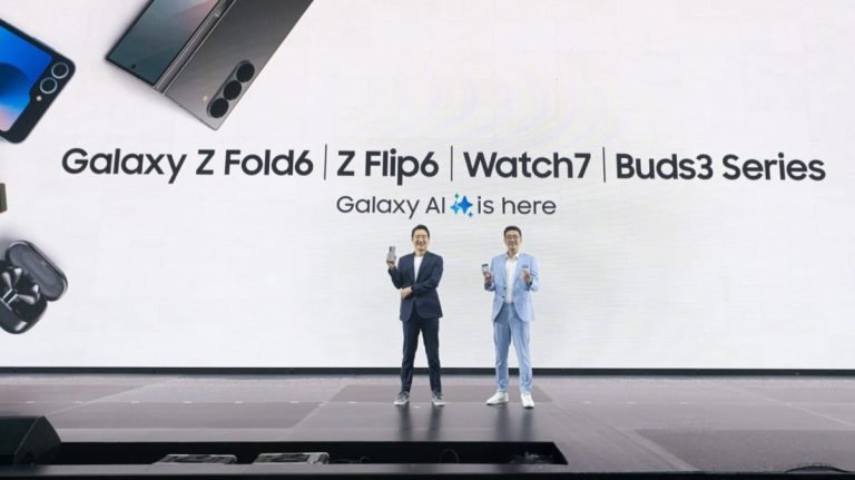 Harry Lee, President of Samsung Electronics Indonesia dan Lo Khing Seng, Vice President MX Business Samsung Electronics Indonesia