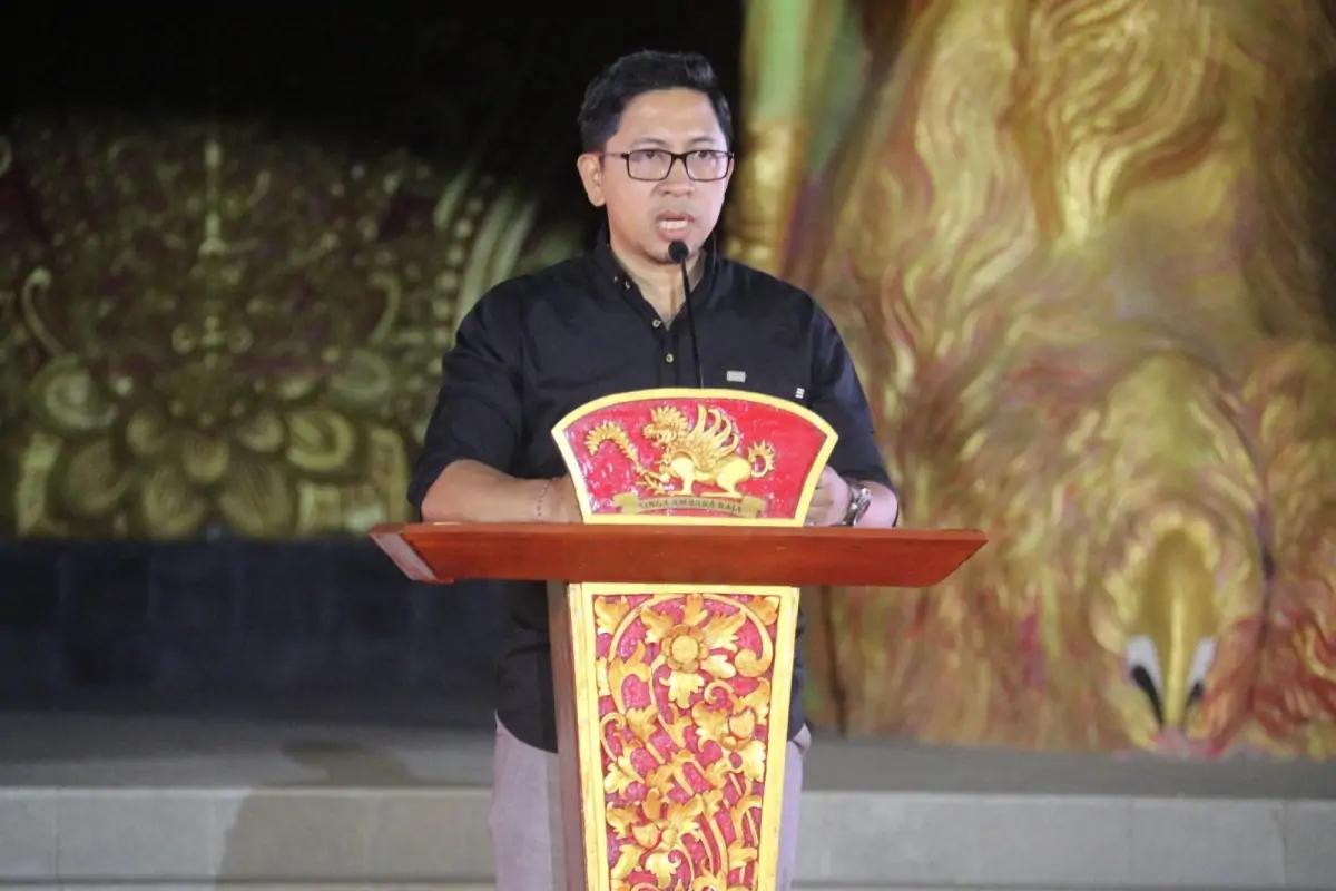 Kepala Dinas Kominfosanti Ketut Suwarmawan saat memberikan sambutan dalam penutupan Buleleng Development Festival (BDF) 2024