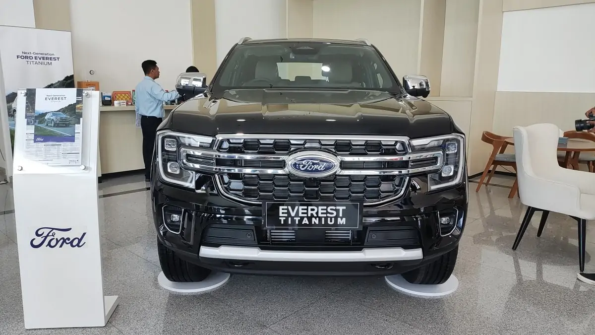 Ford Everest Titanium, model unggulan dari jajaran SUV Ford, semakin mengukuhkan dirinya sebagai pilihan utama bagi pecinta petualangan
