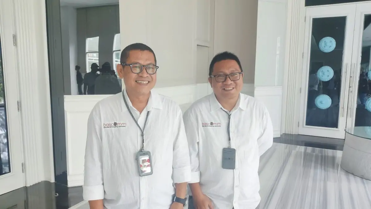 Penasihat BASCOMM dan Managing Director Alpha Hotel Management (AHM) Gufron, CHA (kiri) didampingi Ketua BASCOMM Putu Arisudhiana saat diwawancara pada Rabu, 11 September 2024