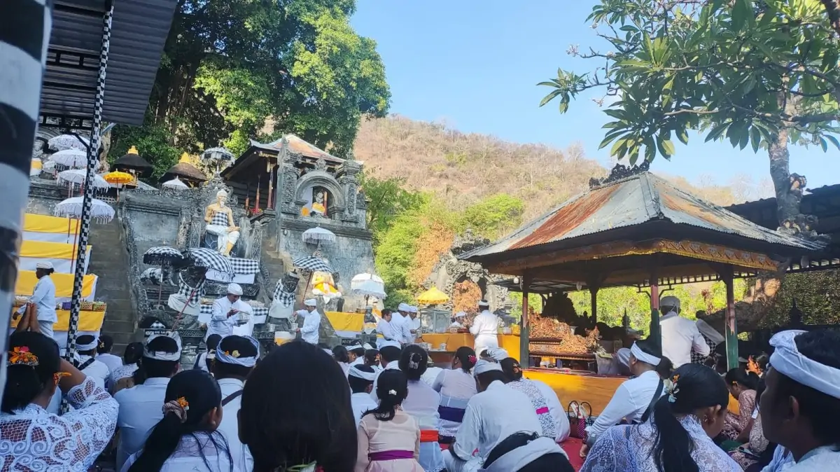 Pura Ratu Gede Sambangan Tejakula, Tempat Suci dengan Aura Mistis dan Sejarah yang Kuat