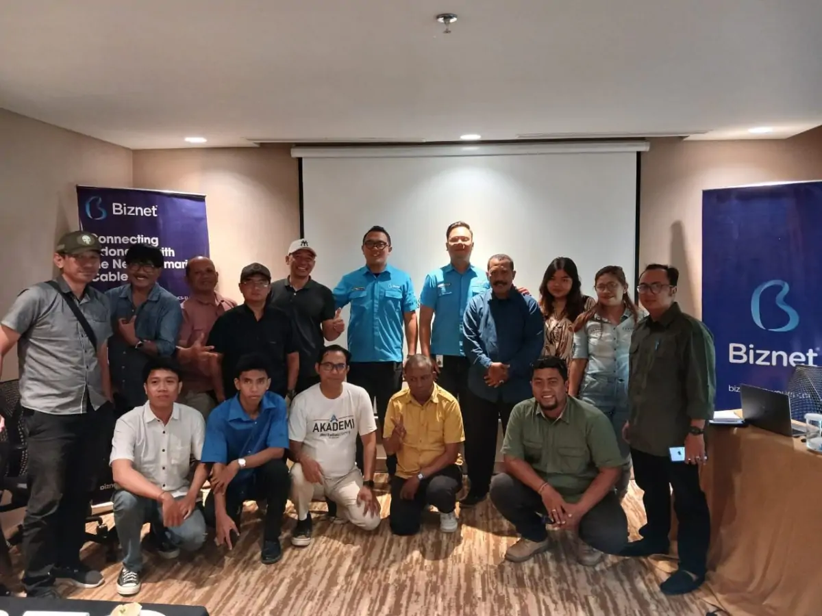 Dedy Pramulia, Vice President Territory East dan Kenisa Kristo Marnaektua selaku Senior Manager Territory East 3 bersama media saat Konferensi Pers pada Kamis, 3 Oktober 2024