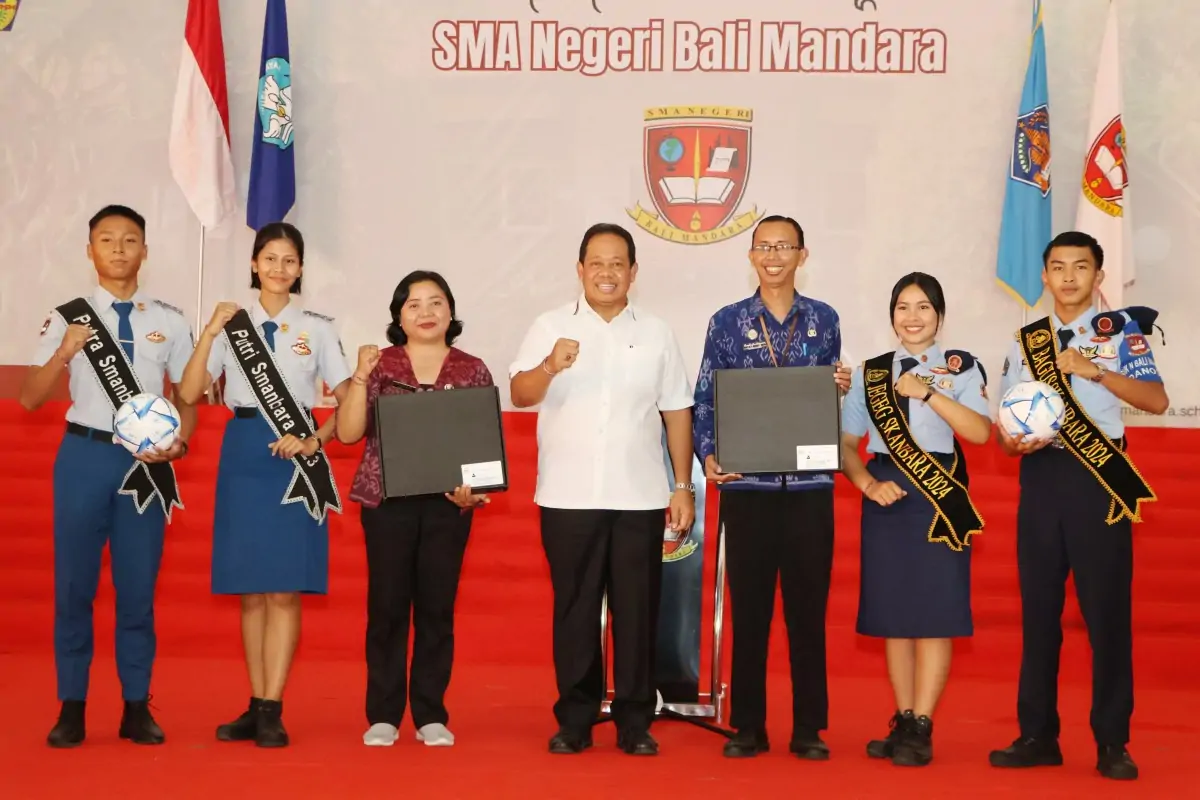 Kunjungan Perdana, Pj Gubernur Bali Bangga dengan Prestasi SMA/SMK Negeri Bali Mandara
