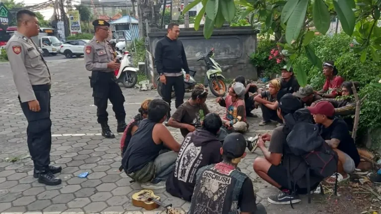 Polsek Denpasar Utara Amankan Kelompok Anak Punk yang Resahkan Pengguna Jalan