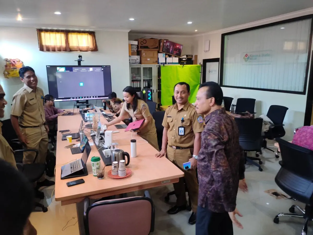 Sekda Bali Sidak Perangkat Daerah, Tekankan Komitmen Bebas Sampah Plastik