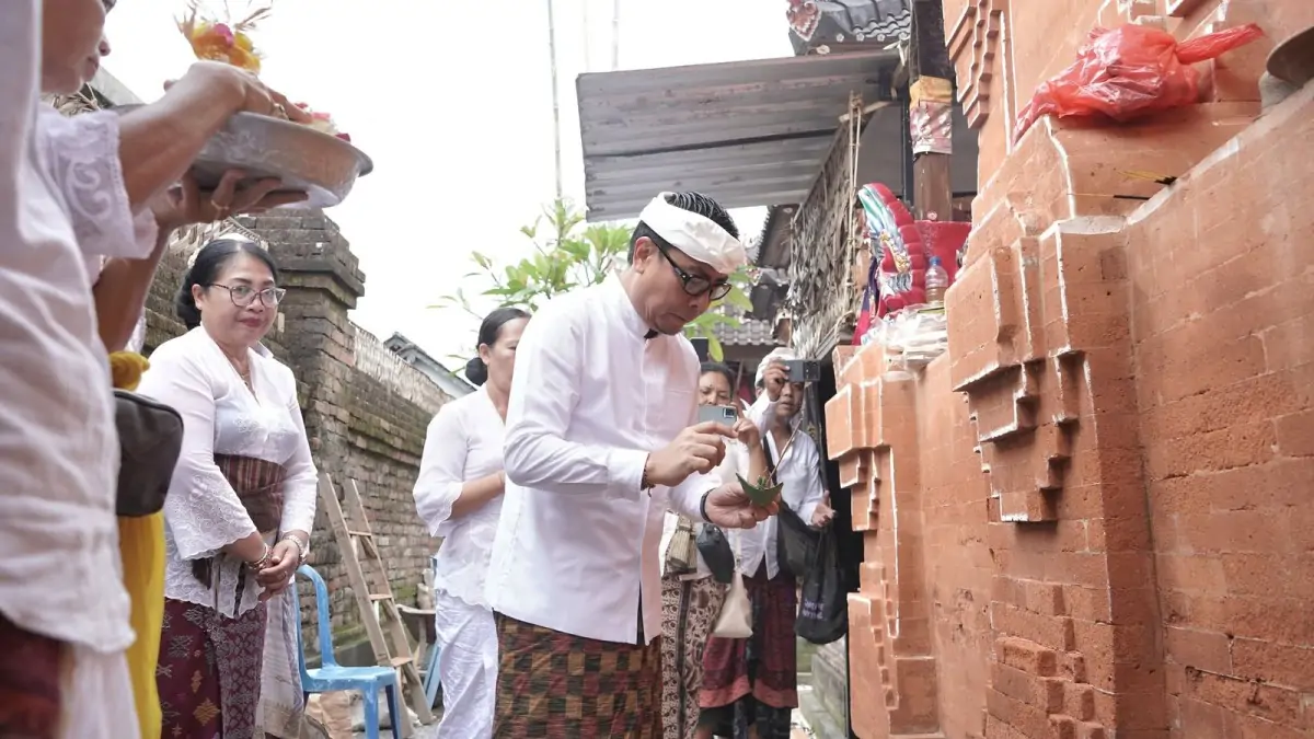 Perkuat Sradha Bhakti, Wawali Denpasar Hadiri Karya Ngenteg Linggih di Kesiman