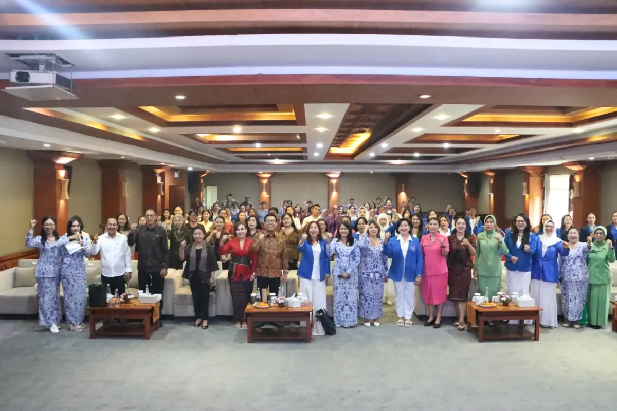 Wakil Walikota Denpasar, I Kadek Agus Arya Wibawa menghadiri Pelantikan dan Pengukuhan Dewan Pengurus Cabang (DPC) Ikatan Wanita Pengusaha Indonesia (IWAPI) Kota Denpasar periode tahun 2025-2030, Sabtu (19/4) bertempat di Gedung Sewaka Dharma Lumintang.