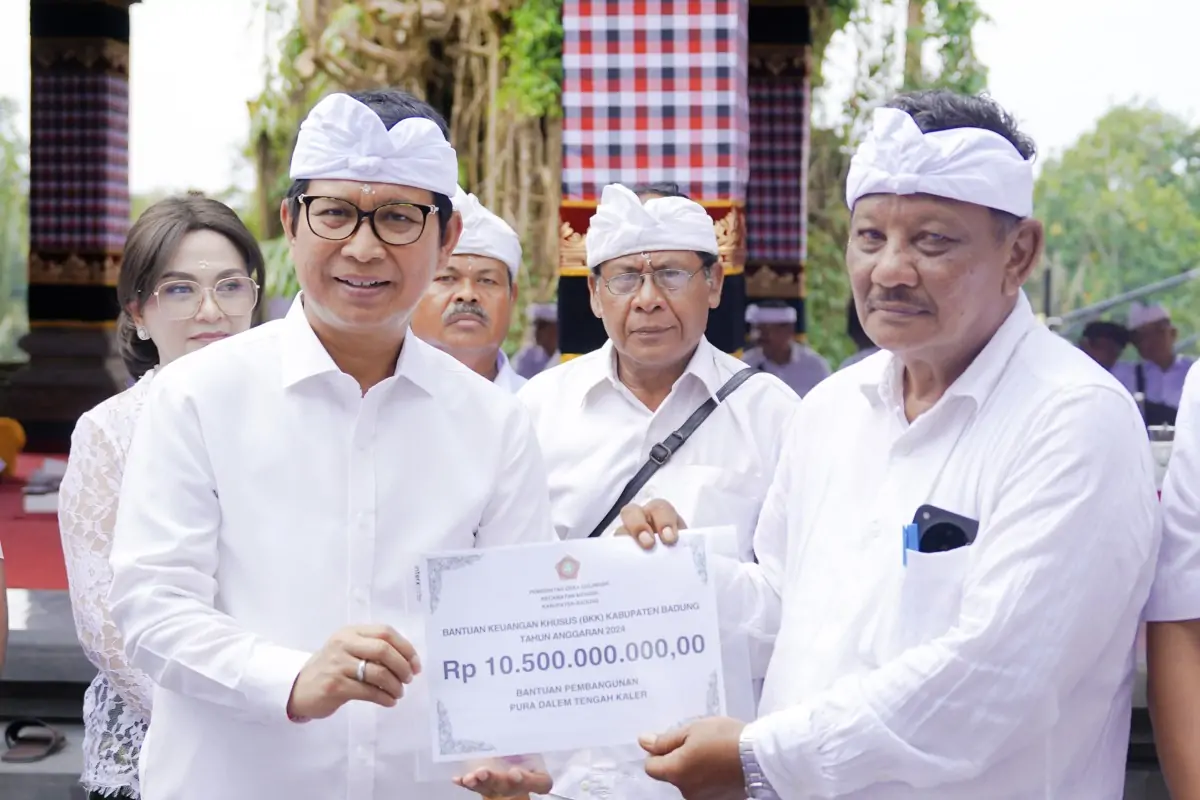 Dukung Pembangunan Pura Dalem Gulingan, Bupati Badung Serahkan BKK Rp 10,5 Miliar