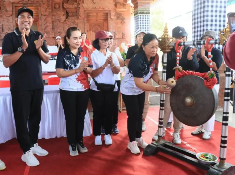 Memeriahkan HUT ke-34 LPD Kesiman, Kecamatan Denpasar Timur, Tim Penggerak PKK Kota Denpasar menggelar Lomba Senam SICITA.