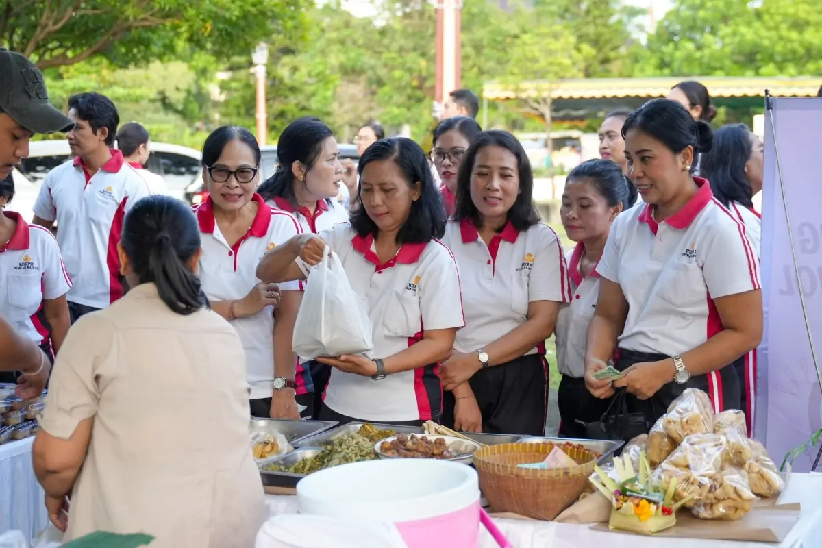 Melalui Dinas Koperasi, UKM, dan Perdagangan, program bertajuk Jumat Ceria kembali dilaksanakan sebagai wadah promosi bagi pelaku UMKM lokal.