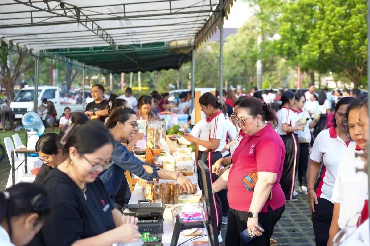 Melalui Dinas Koperasi, UKM, dan Perdagangan, program bertajuk Jumat Ceria kembali dilaksanakan sebagai wadah promosi bagi pelaku UMKM lokal.
