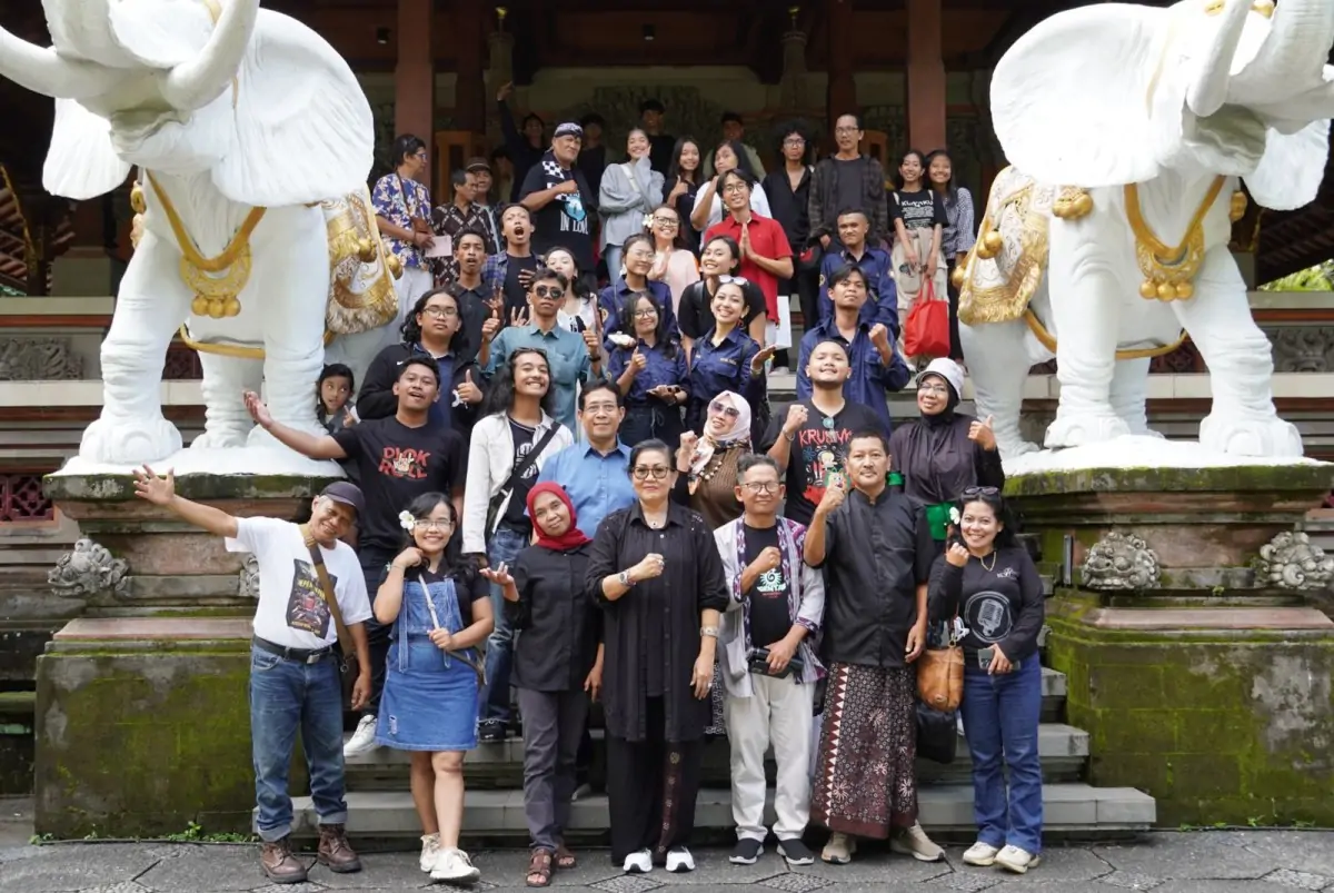 Ny. Putri Koster mengapresiasi pementasan teater Calonarang oleh Teater Royal House dan mengajak mereka tampil di Festival Seni Bali Jani 2026.