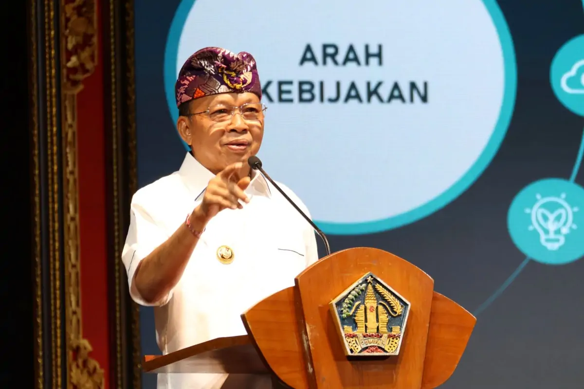 Living World Denpasar Mall mendukung penuh program Gubernur Bali Wayan Koster dengan mengimplementasikan PLTS Atap sebagai bagian dari upaya menjaga kelestarian lingkungan dan energi bersih.
