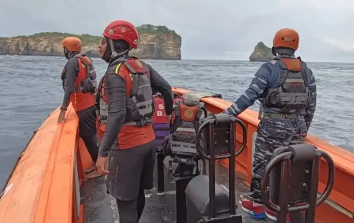 Seorang wisatawan lokal dilaporkan hilang usai terseret arus saat berenang di Pantai Diamond, Desa Pejukutan, Kecamatan Nusa Penida