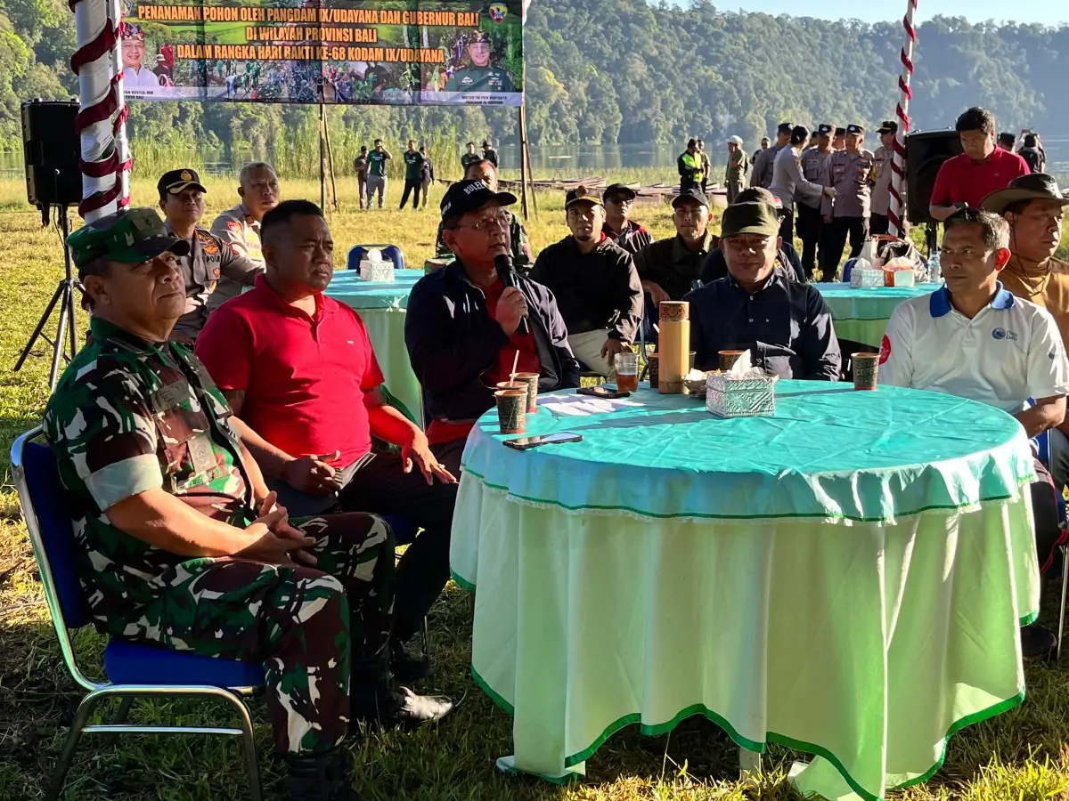 Bupati Buleleng I Nyoman Sutjidra menegaskan komitmen menjaga kelestarian Danau Tamblingan melalui penanaman 1.500 pohon dalam rangka Hari Bakti ke-68 Kodam IX/Udayana.