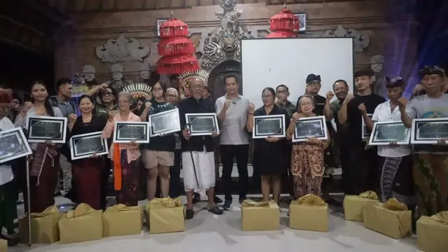 Acara puncak peringatan ditandai dengan pemotongan tumpeng oleh Bupati Jembrana I Made Kembang Hartawan pada Minggu (11/5/2025)