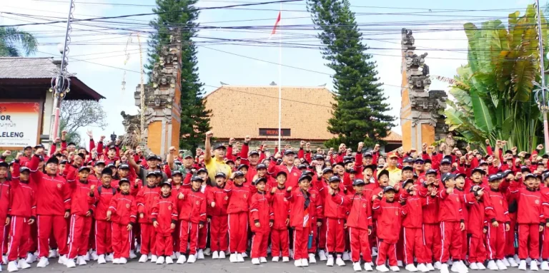 Bupati dr. I Nyoman Sutjidra resmi melepas Kontingen Kabupaten Buleleng untuk berlaga dalam ajang PORJAR Provinsi Bali Tahun 2025.