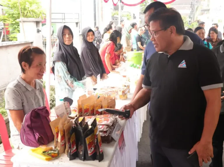 Pemerintah Kota Denpasar kembali menggelar kegiatan Bazar Pangan, Jumat 20 Juni 2025, yang kali ini menyasar wilayah Desa Tegal Harum