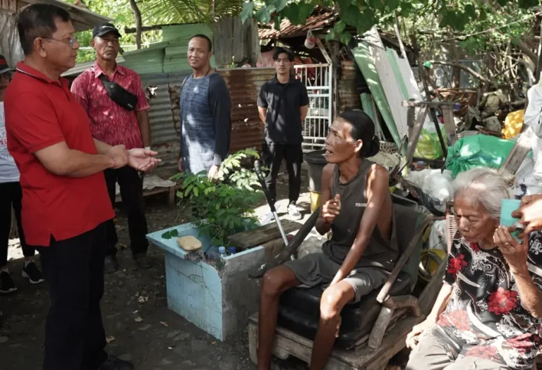 Bupati Buleleng I Nyoman Sutjidra turun langsung untuk memastikan kesiapan dan kelayakan warga yang akan menerima bantuan program RTLH