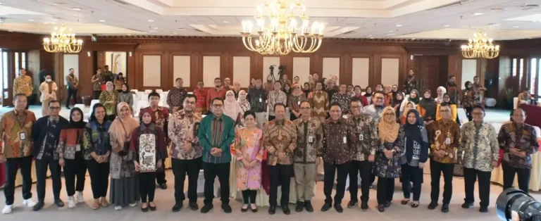 Otoritas Jasa Keuangan (OJK) terus menunjukkan komitmennya dalam membangun sektor jasa keuangan yang berintegritas melalui penguatan prinsip tata kelola