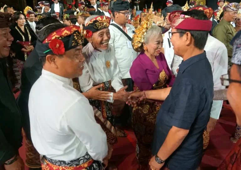 Bupati Adi Arnawa Apresiasi Penampilan Sekaa Gong Legendaris Badung di Panggung Ardha Candra