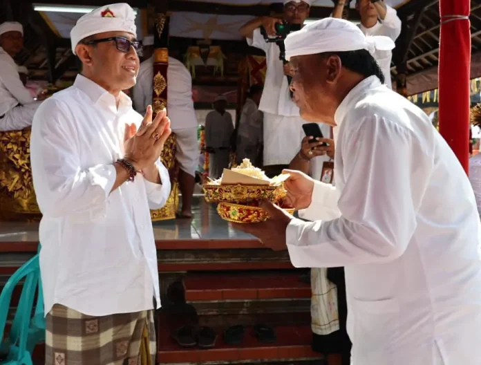 Wali Kota Denpasar, I Gusti Ngurah Jaya Negara menghadiri rangkaian upacara pemelaspasan Kori Agung dan tembok penyengker Pura Dalem Tohpati