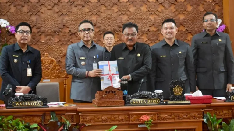 Wali Kota Denpasar, I Gusti Ngurah Jaya Negara, mengajukan Ranperda tentang RPJMD Semesta Berencana Kota Denpasar Tahun 2025–2029