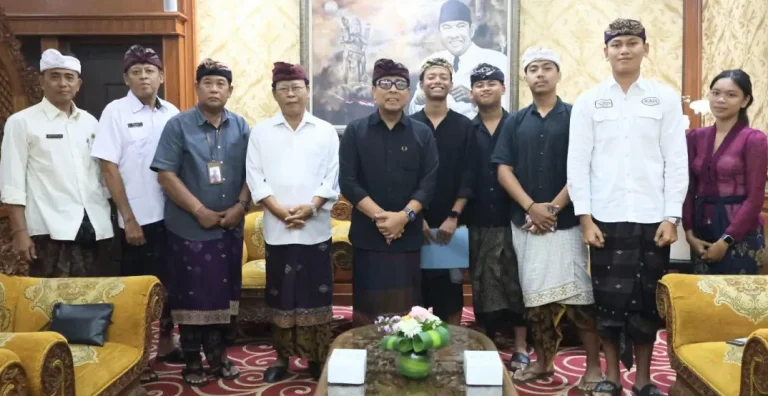 Upaya membentuk generasi muda yang berkarakter, kreatif, dan mandiri terus dilakukan oleh SMA Negeri 1 Denpasar melalui kegiatan kepramukaan