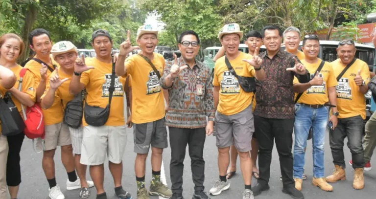 Suasana semangat dan kekeluargaan mewarnai pelepasan peserta Jambore VI Toyota Land Cruiser Indonesia (TLCI)