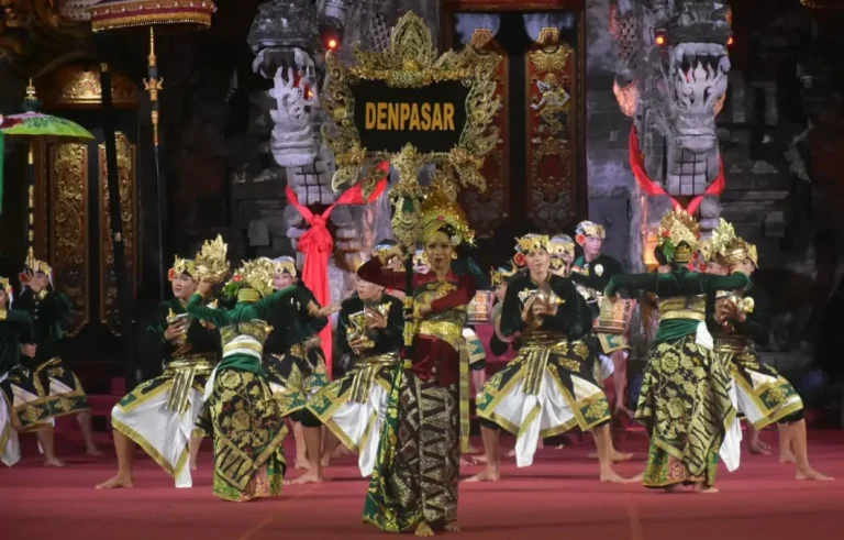 Sekaa Baleganjur Gita Jaya Semara dari Banjar Lumintang, Desa Dauh Puri Kaja, Kecamatan Denpasar Utara, tampil penuh semangat