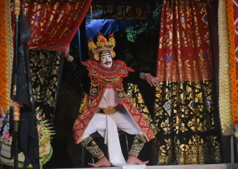 Taman Budaya Art Center, bergemuruh pada Kamis malam, 26 Juni 2025, saat Sekaa Kesenian Topeng Gases Bali tampil sebagai duta Kota Denpasar