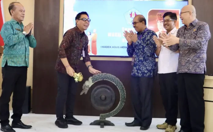 Wakil Walikota Denpasar, I Kadek Agus Arya Wibawa, secara resmi membuka kegiatan Sosialisasi Moderasi Beragama Rabu 18 Juni 2025.