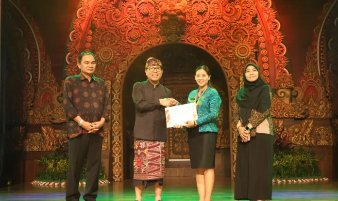 Pemerintah Kota Denpasar resmi menutup rangkaian Festival Lingkungan Hidup 2025 yang berlangsung di Taman Kota Lumintang