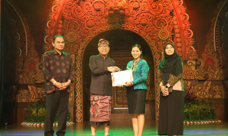 Pemerintah Kota Denpasar resmi menutup rangkaian Festival Lingkungan Hidup 2025 yang berlangsung di Taman Kota Lumintang