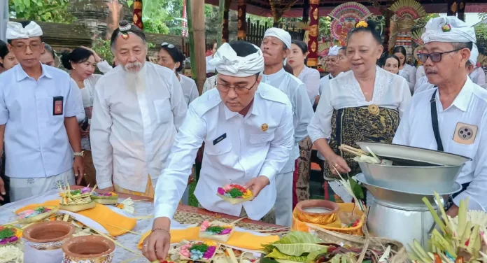 Bertepatan dengan rahina Tilem Sadha, Rabu 25 Juni 2025, nuansa spiritual menyelimuti kawasan Pusat Pemerintahan (Puspem) Badung