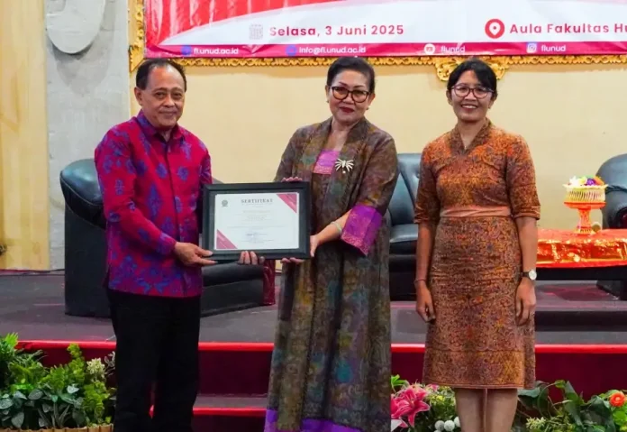 Putri Koster Dorong Perempuan Tingkatkan Daya Saing di Era Kesetaraan Gender Putri Koster Dorong Perempuan Tingkatkan Daya Saing di Era Kesetaraan Gender