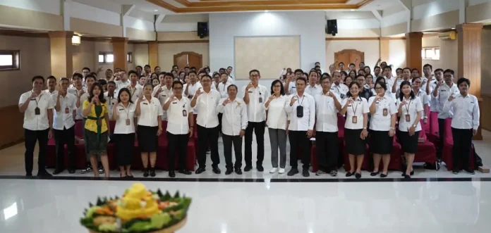 Dinas Komunikasi, Informatika dan Statistik (Diskominfos) Kota Denpasar menyelenggarakan Coaching Clinic bagi Pejabat Pengelola Informasi
