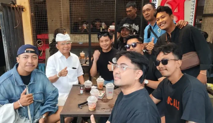 Traktir Ribuan Cup Kopi Tepat Hari Kasih Sayang Bali, Gede Pasek Doakan Gubernur Koster Selalu Sehat