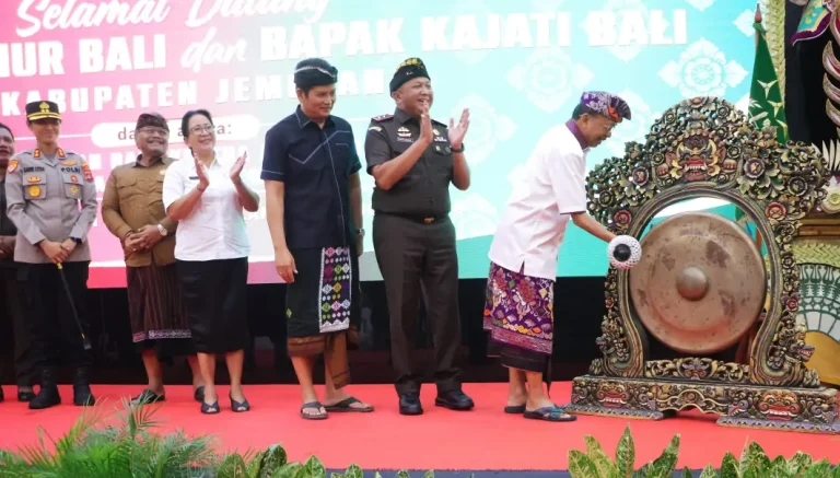 Upaya mengintegrasikan nilai-nilai hukum adat kembali diperkuat melalui peresmian Bale Kertha Adhyaksa oleh Gubernur Bali Wayan Koster